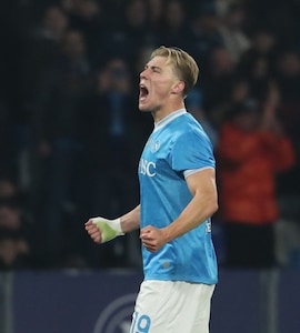 Rasmus Hojlund Brace Shoots Napoli Past Luciano Spallettis Juventus And Top Of Serie A