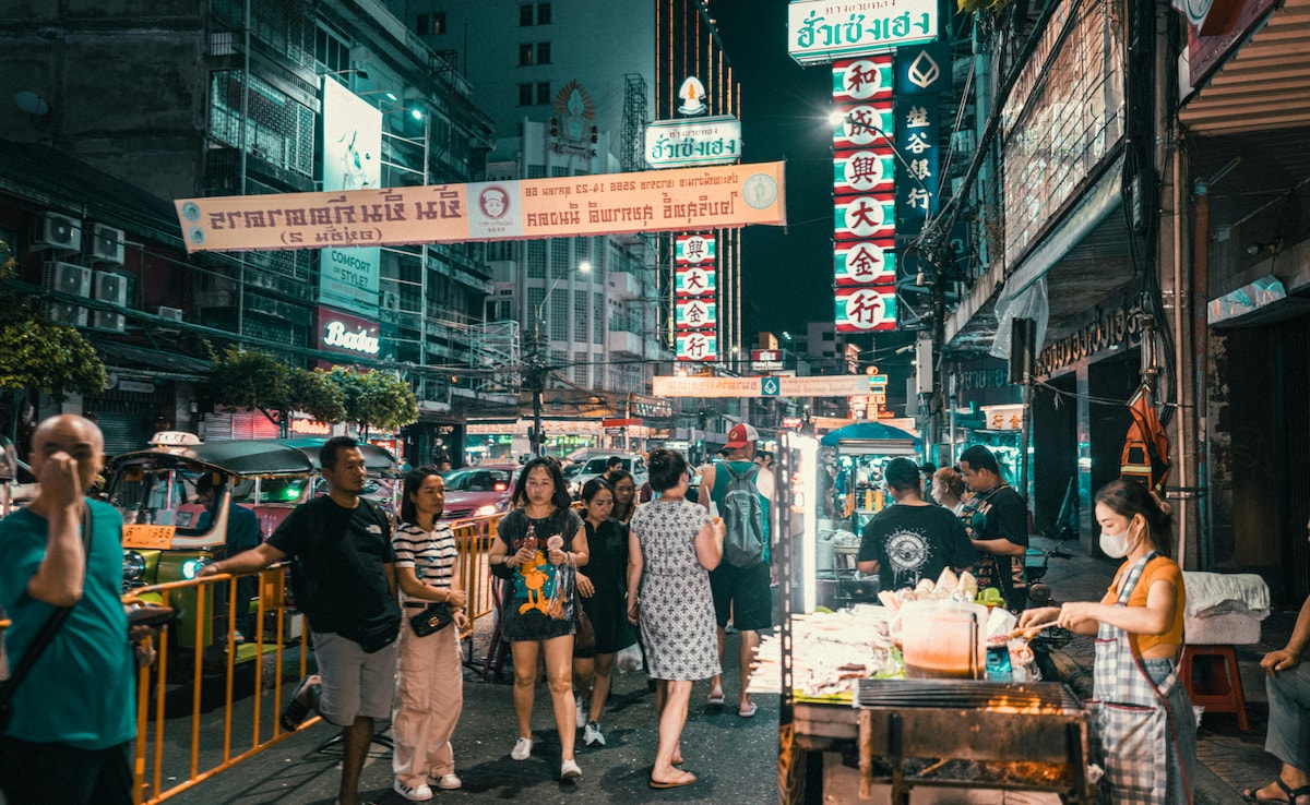 Bangkok night markets are famous for street food