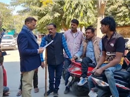 पहली मंजिल पर बना था कलेक्टर ऑफिस, मांग लेकर पहुंचे 14 दिव्यांग; DM ने खुद नीचे आकर लिया ज्ञापन 