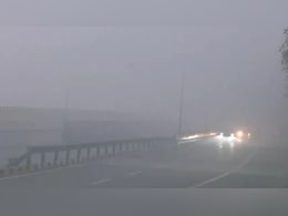 दिल्ली-NCR में कोहरा ही कोहरा, अगर वॉक पर जा रहे हैं तो न करें ये गलती, रखें ये 2 चीजें अपने पास