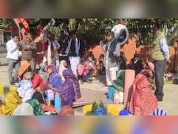 पीएम आवास योजना का फार्म भरने के बाद भी नहीं म‍िला घर, जोरदार प्रदर्शन