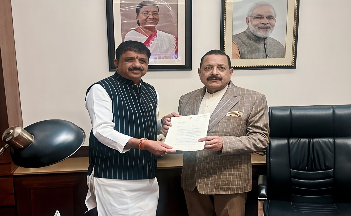 IAS Santosh Verma Row: संसद में हुई शिकायत; भोपाल सांसद ने केंद्रीय मंत्री से सख्त एक्शन पर चर्चा की