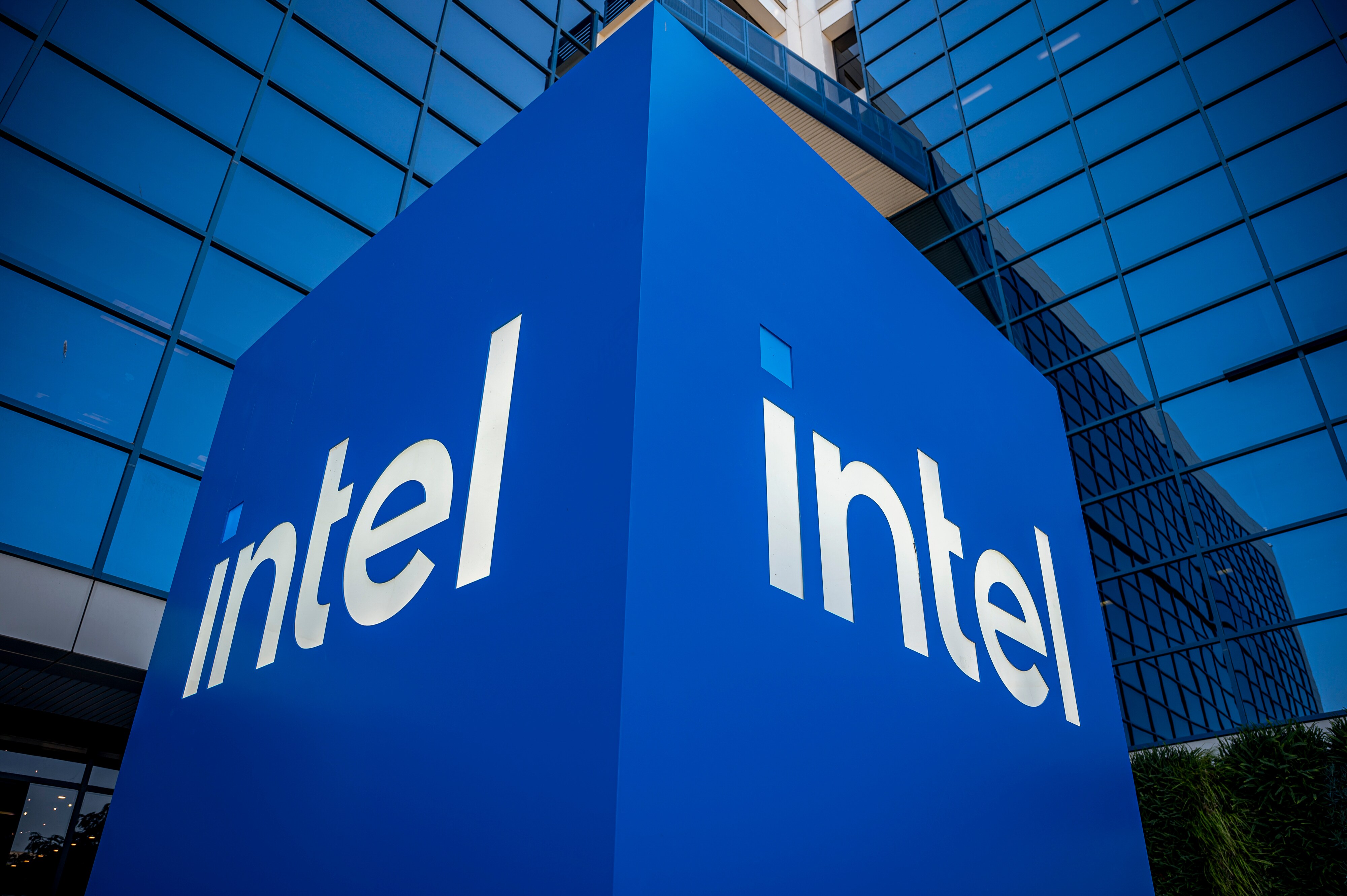 Intel Gains on Report That Qualcomm Made Takeover Approach