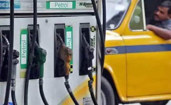 Petrol, Diesel Prices Remain Unchanged In Metros