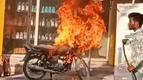 हरदा में ग्रामीण ने पेट्रोल पंप पर बाइक कर दी आग के हवाले, भीषण आग से मचा हड़कंप