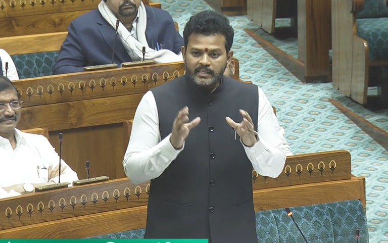 'पूरे साल के लिए एयर फेयर पर कैपिंग नहीं लगा सकता', लोकसभा में बोले राम मोहन नायडू