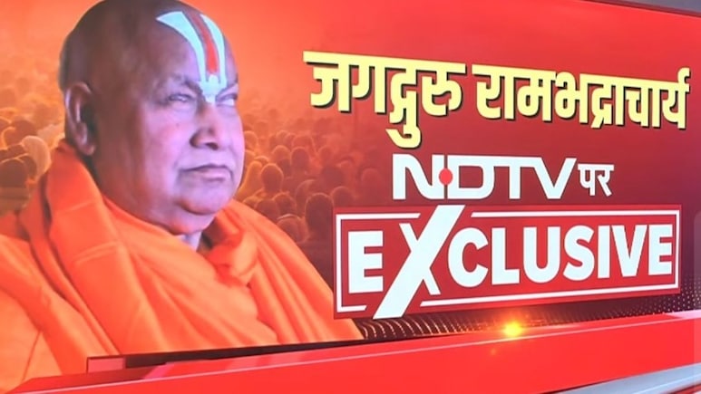 बांग्लादेश में हिंदुओं पर हमले से भड़के रामभद्राचार्य, कहा- इस अत्याचार का बदला लेना चाहिए