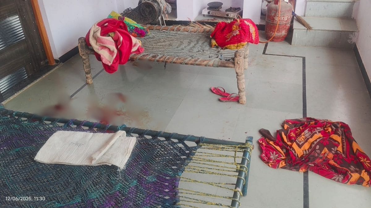 चारपाई पर दोहिते के साथ सो रही थी बुजुर्ग महिला