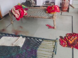 मायके से नहीं आ रही थी पत्नी, दामाद ने सास के दोनों पैर काट की हत्या; बगल में सो रहे बच्चे को भी मार डाला