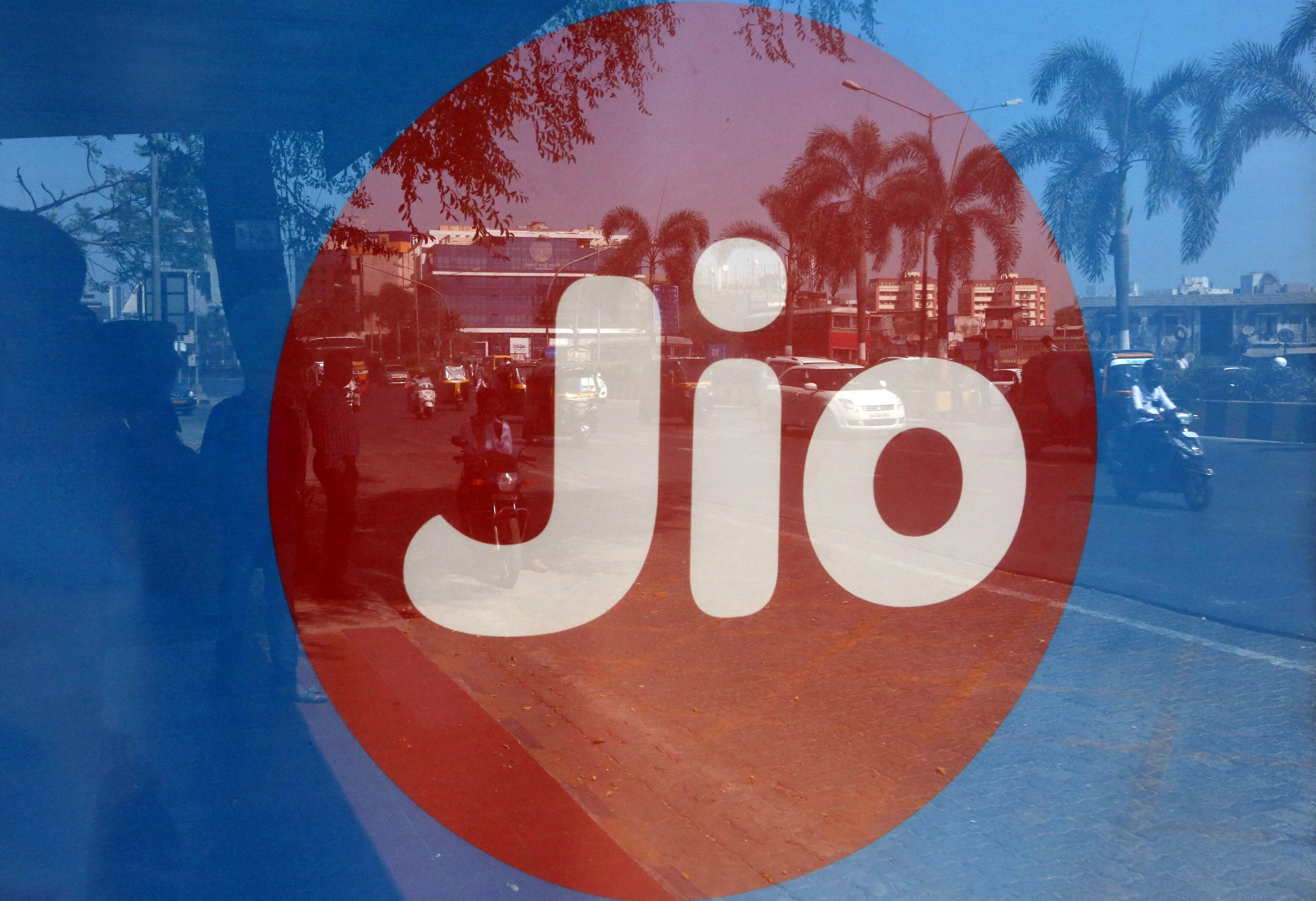 Reliance To Develop Smartphone With Google In $25 Billion 5G Push