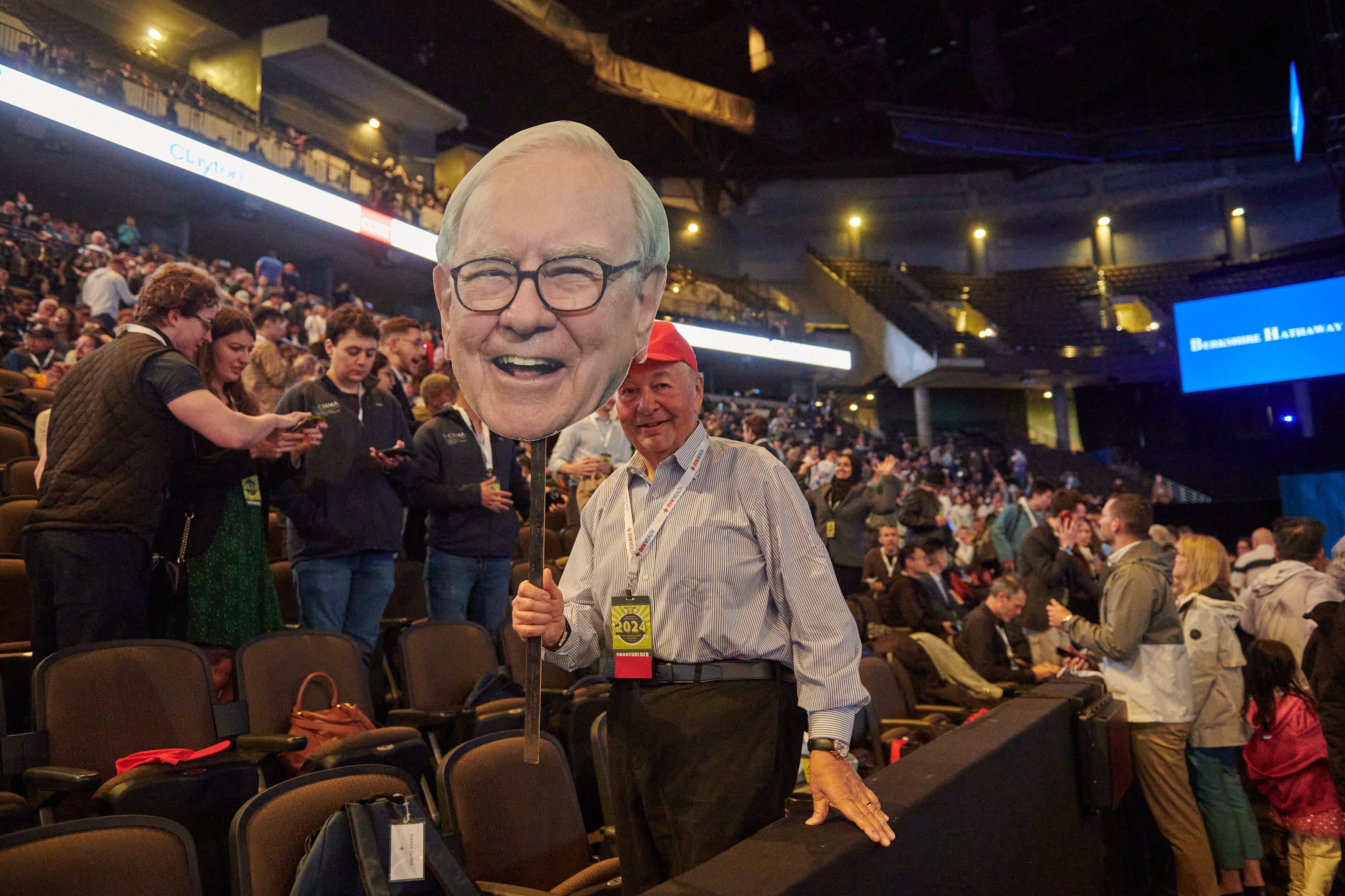 Berkshire&rsquo;s Operating Profit Jumps On Insurance, Rates Boost