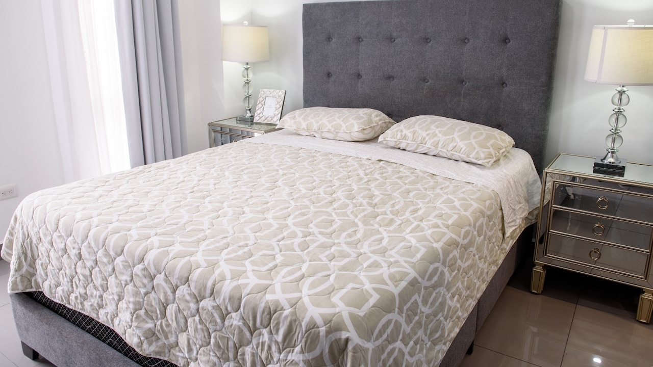 Bedsheet Weaves And Thread Count: Know What Actually Matters