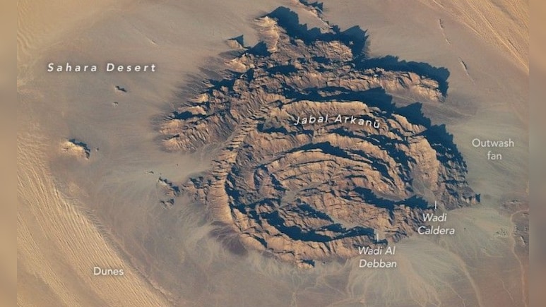 सहारा रेगिस्तान में अंतरिक्ष से दिखा 'अंगूठी' जैसा अजब नजारा, एलियंस का सबूत या प्रकृति का खेल?