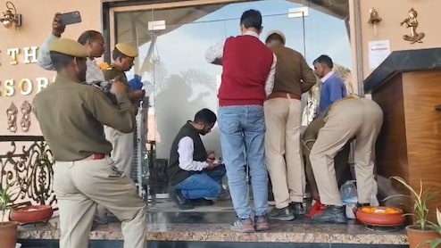 पर्यावरणीय नियमों के उल्लंघन से बने होटल पर गिरी गाज, हाईकोर्ट के आदेश पर यूआईटी ने किया सील&nbsp;