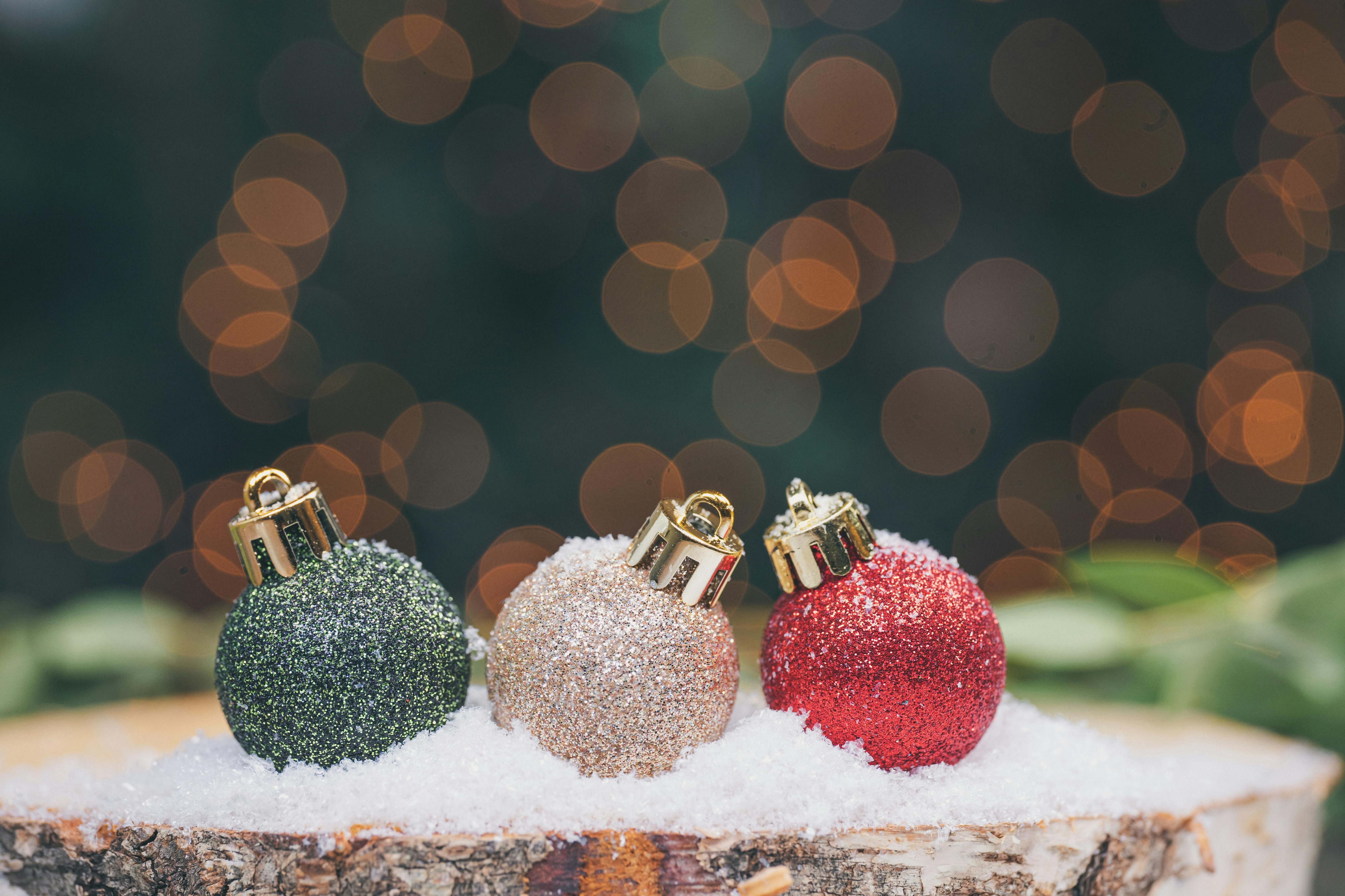 Grab your favourite Christmas tree decor at huge discounts on Myntra