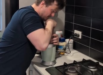 Watch: Australian Creator Shows How He Uses Blender After Meeting Indian Girlfriend, Internet Loves It Watch: Australian Creator Shows How He Uses Blender After Meeting Indian Girlfriend, Internet Loves It