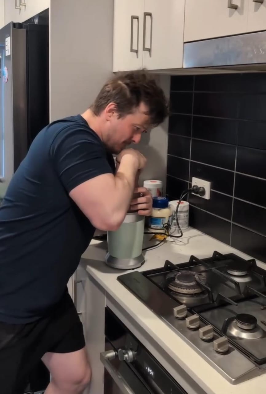 Australian Man Adopts 'Indian' Way Of Using Blender, Internet Loves It