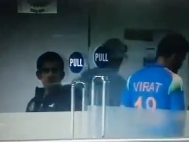 विराट कोहली ने रांची में शतक लगाने के बाद कोच गंभीर को किया इग्नोर ? Viral वीडियो ने मचाई हलचल