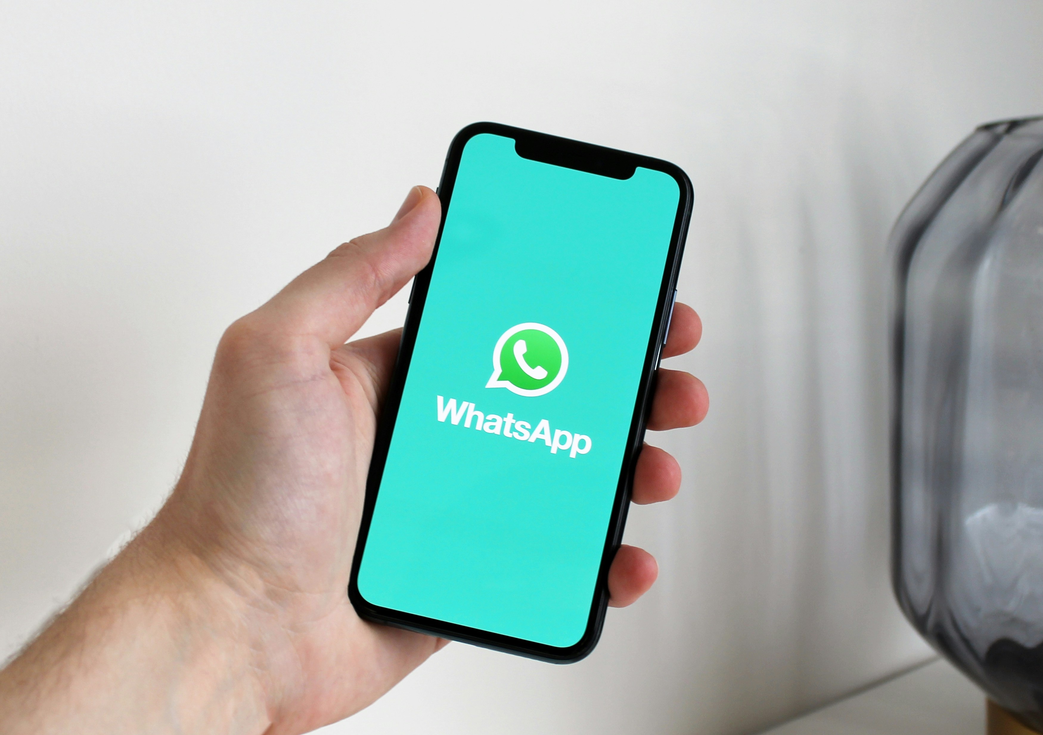 WhatsApp ने एक महीने में 98 लाख भारतीय अकाउंट किए बैन, आप तो नहीं कर रहे ये गलतियां