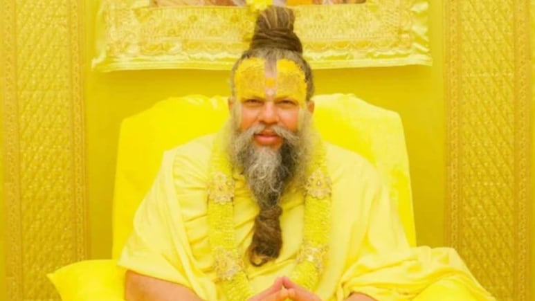 क्या आप भी शादी और पार्टियों में करते हैं भोजन? जान लीजिए Premanand Maharaj के विचार