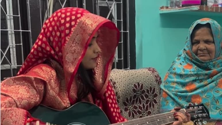 घूंघट में दुल्हन ने गिटार के साथ गाया श्रेया घोषाल का हिट गाना, इस अंदाज में लगाए सुर सोच पाना भी मुश्किल, लोग बोले- टैलेंट छुपता नहीं