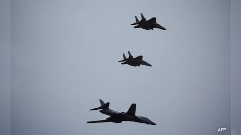 फाइटर जेट की तरह पैसेंजर प्लेन या प्राइवेट जेट में क्यों नहीं रखे जाते हैं पैराशूट?