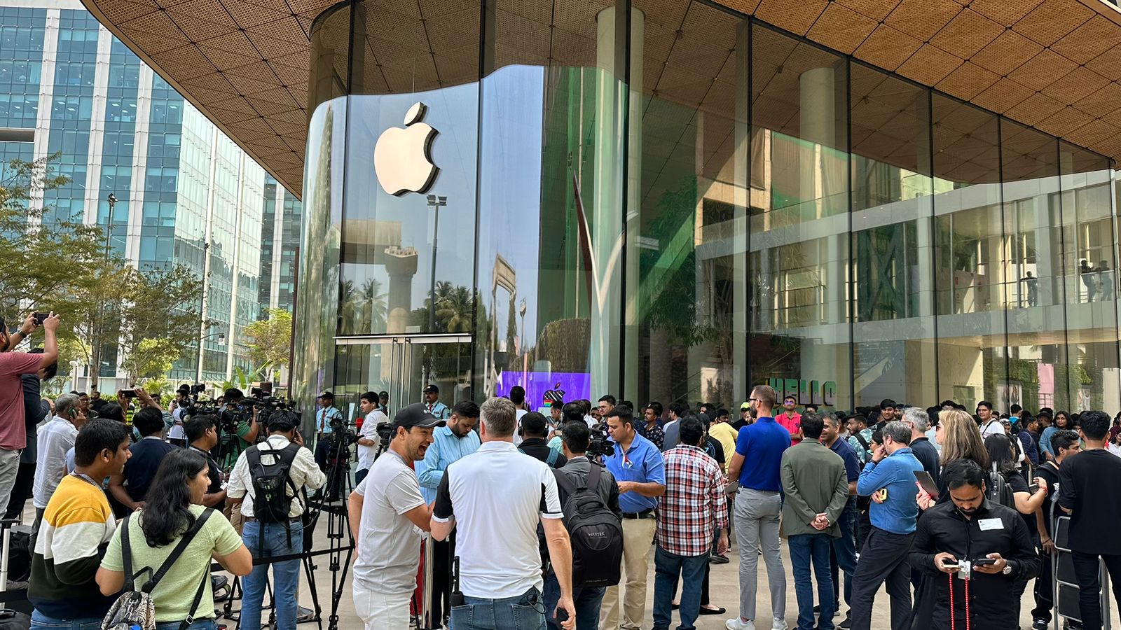 Apple Gets Tesla As An Unwanted Neighbour In Mumbai&rsquo;s BKC