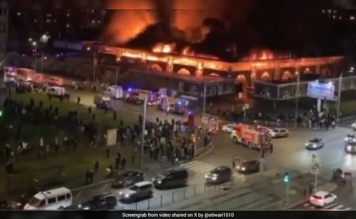 Video: Massive Fire Erupts At St Petersburg's Soviet-Era Market; 1 Killed
