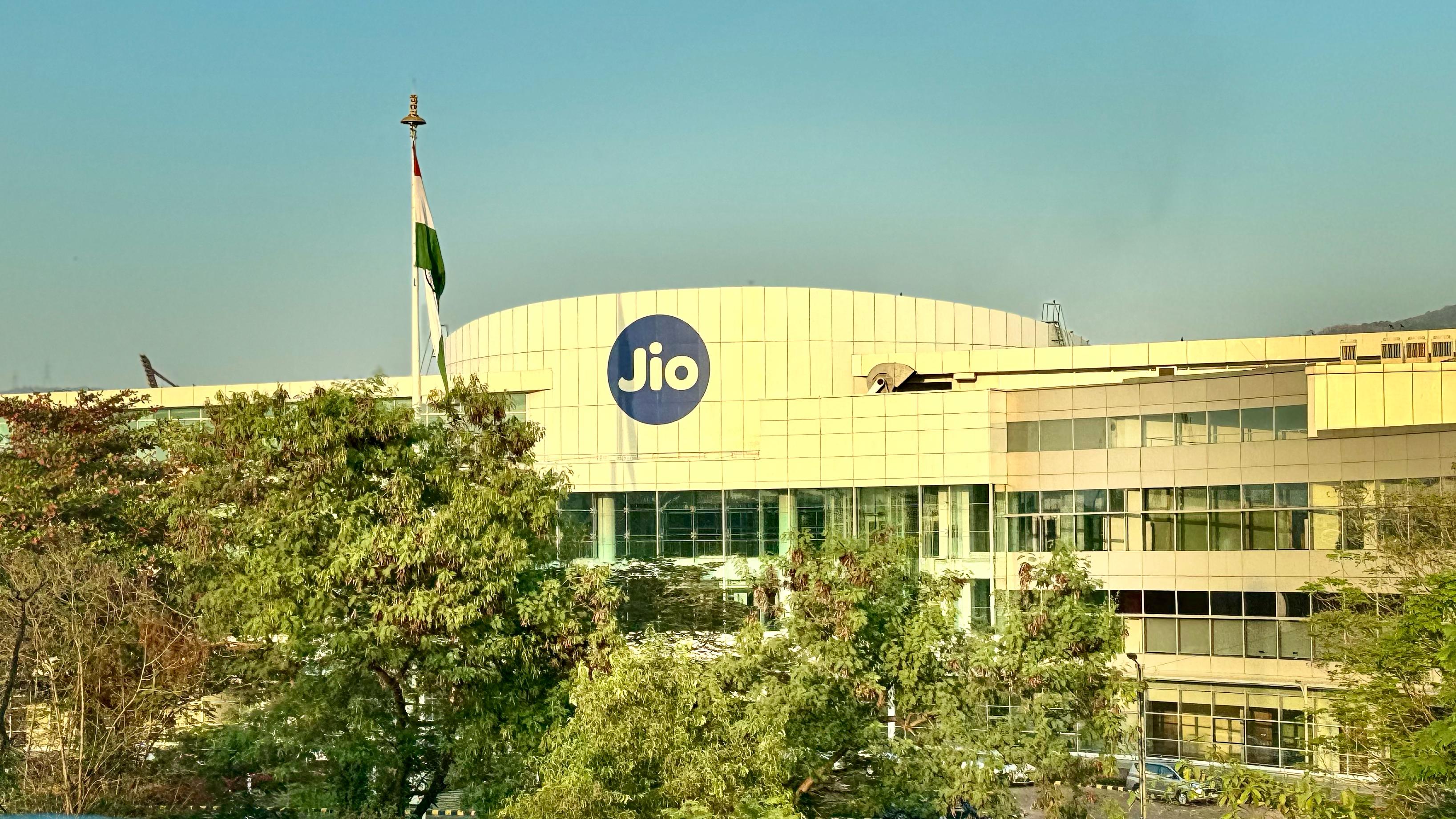 Reliance Jio Q3 FY25 Results: Revenue Up 3%, Margin Contracts