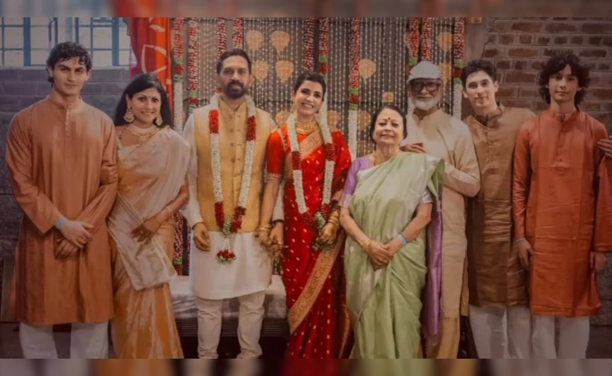 An Unseen Pic Of Bride Samantha With Raj Nidimoru's Family From Coimbatore Wedding. Courtesy, Sheetal Nidimoru