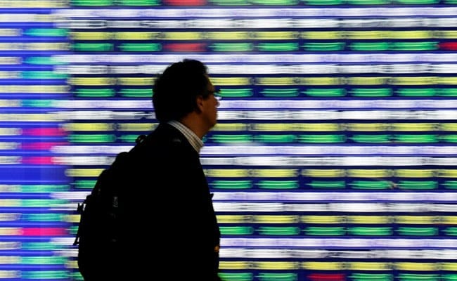 Asia Shares Dip, Oil Prices Gyrate As Ukraine Talks Make Little Progress
