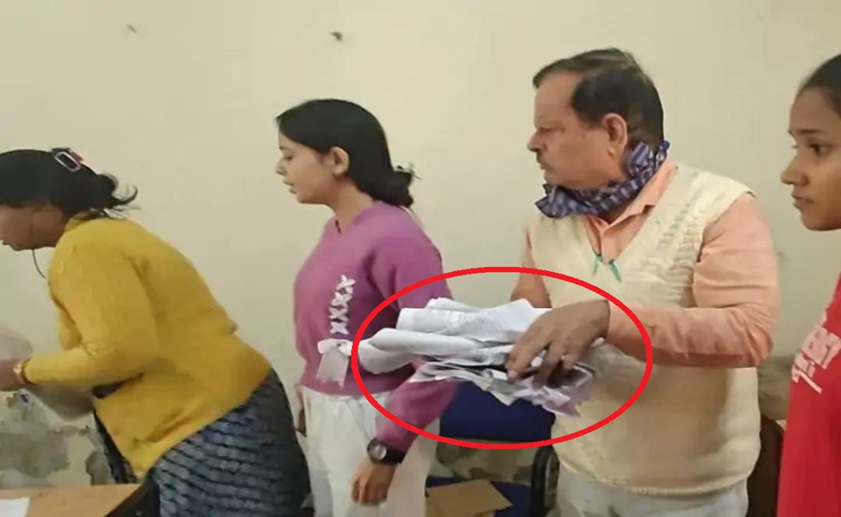 Cheating in Exam: 50% स्टूडेंट्स पर एक्शन, परीक्षा में खुले आम नकल; भिंड में उड़नदस्ता पहुंचते ही मचा हड़कंप