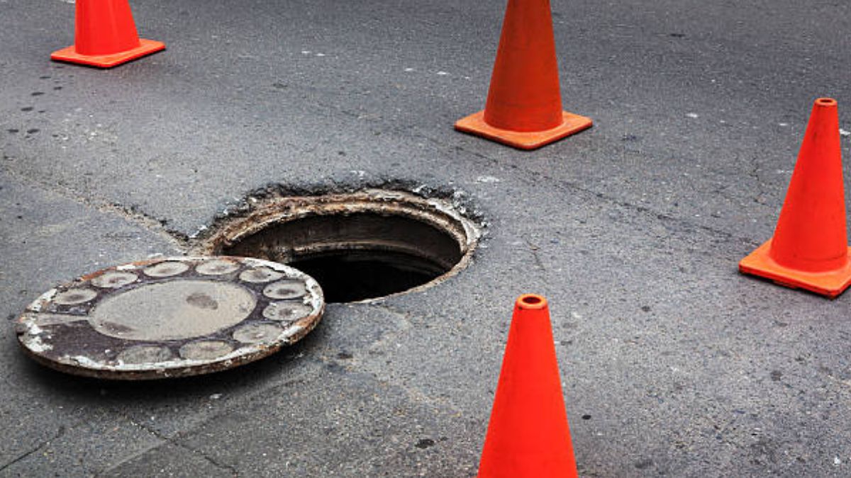 Pakistan, Fed Up With Manhole Cover Thefts, Announces Big Fine And Jail