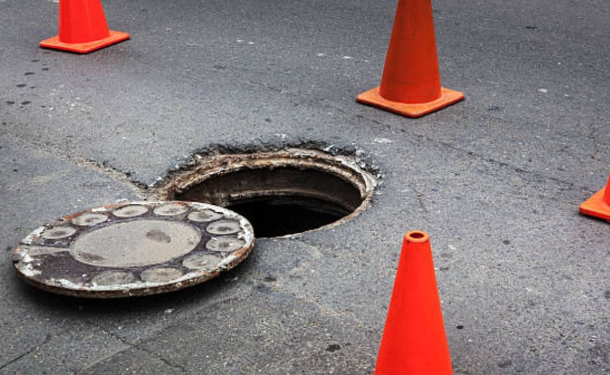 Pakistan, Fed Up With Manhole Cover Thefts, Announces Big Fine And Jail