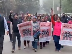 Residents Of South Delhi Colony Form Human Chain In Protest Against MCD