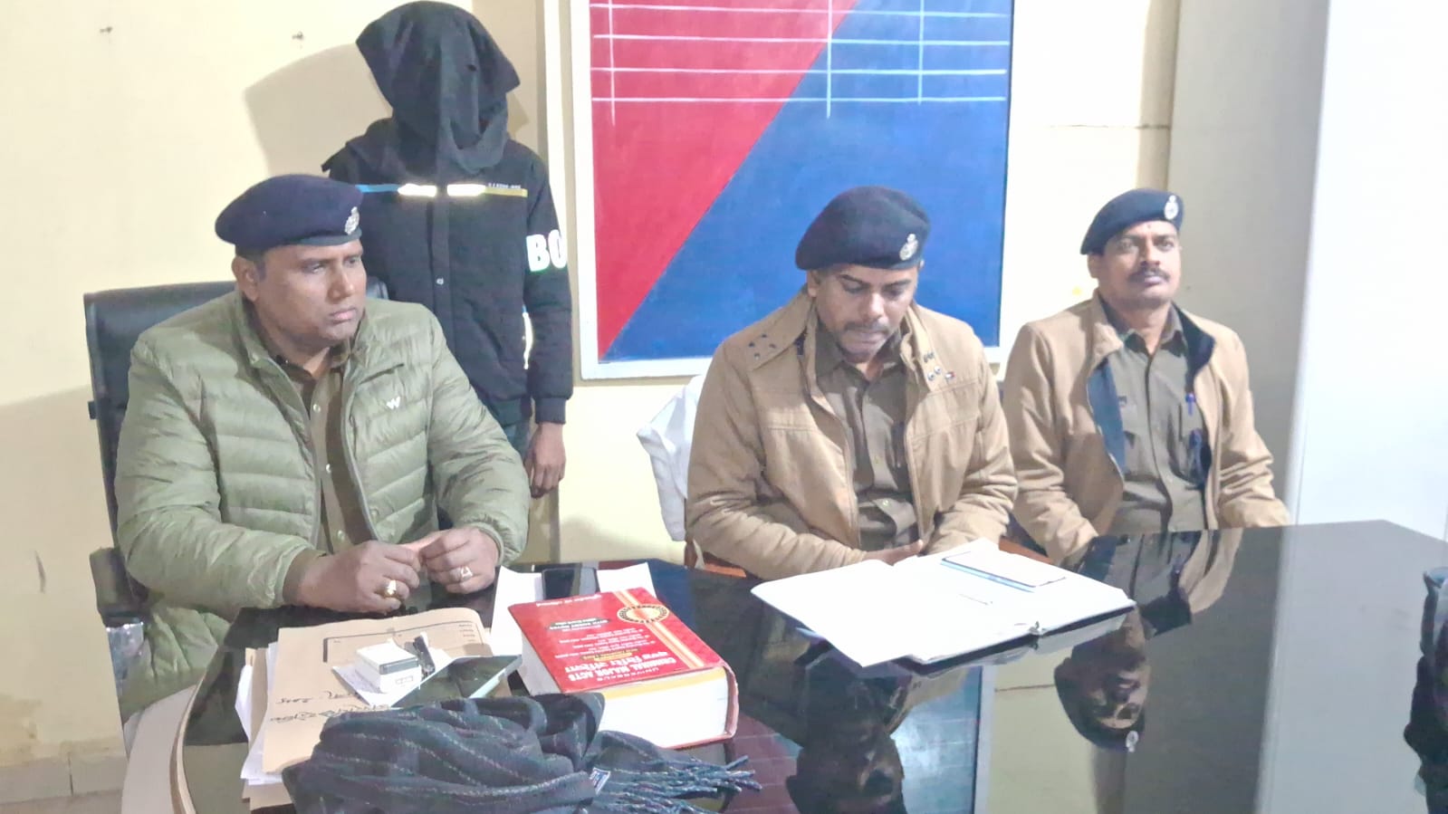 बर्दी का रौब जमाया, दरोगा बहाली के नाम ऐंठे 19 लाख, पुलिस के हत्थे चढ़ा फर्जी DSP