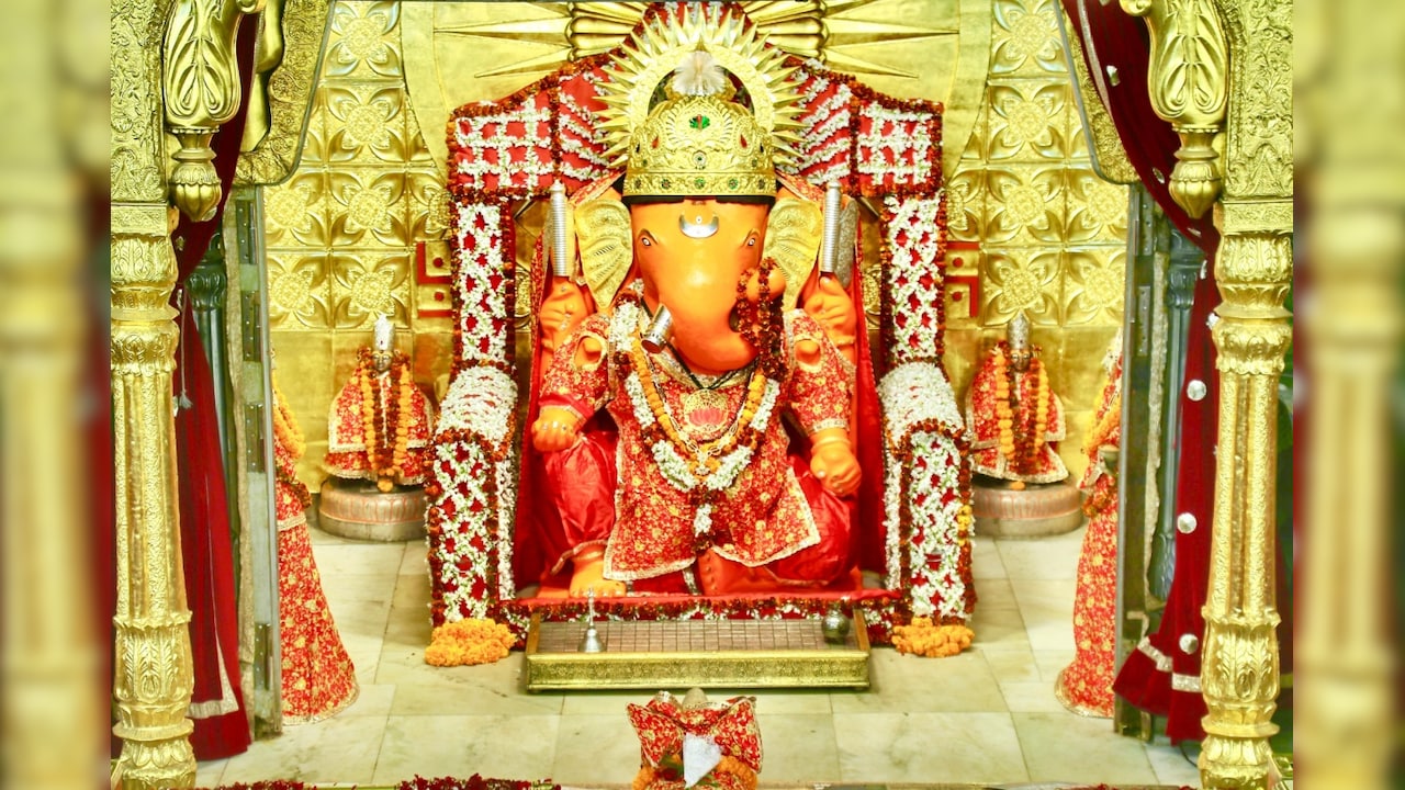 बुधवार को होती है गणपति बप्पा की पूजा, यहां पढ़ें गणेश जी की आरती