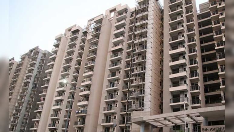 गौर सिटी सोसायटी से 8वीं मंजिल से कूद गई लड़की, स्कूल में ऐसा क्या हुआ जो इतना बड़ा कदम उठाया