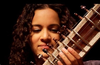 अनुष्का शंकर कौन हैं, क्यों हो गईं वायरल? Air India से क्या है नाता