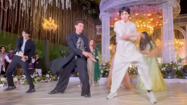 ऋतिक रोशन ने बेटों और गर्लफेंड सबा आजाद के साथ शेयर किया डांस वीडियो, बोले- टक्कर देने के लिए