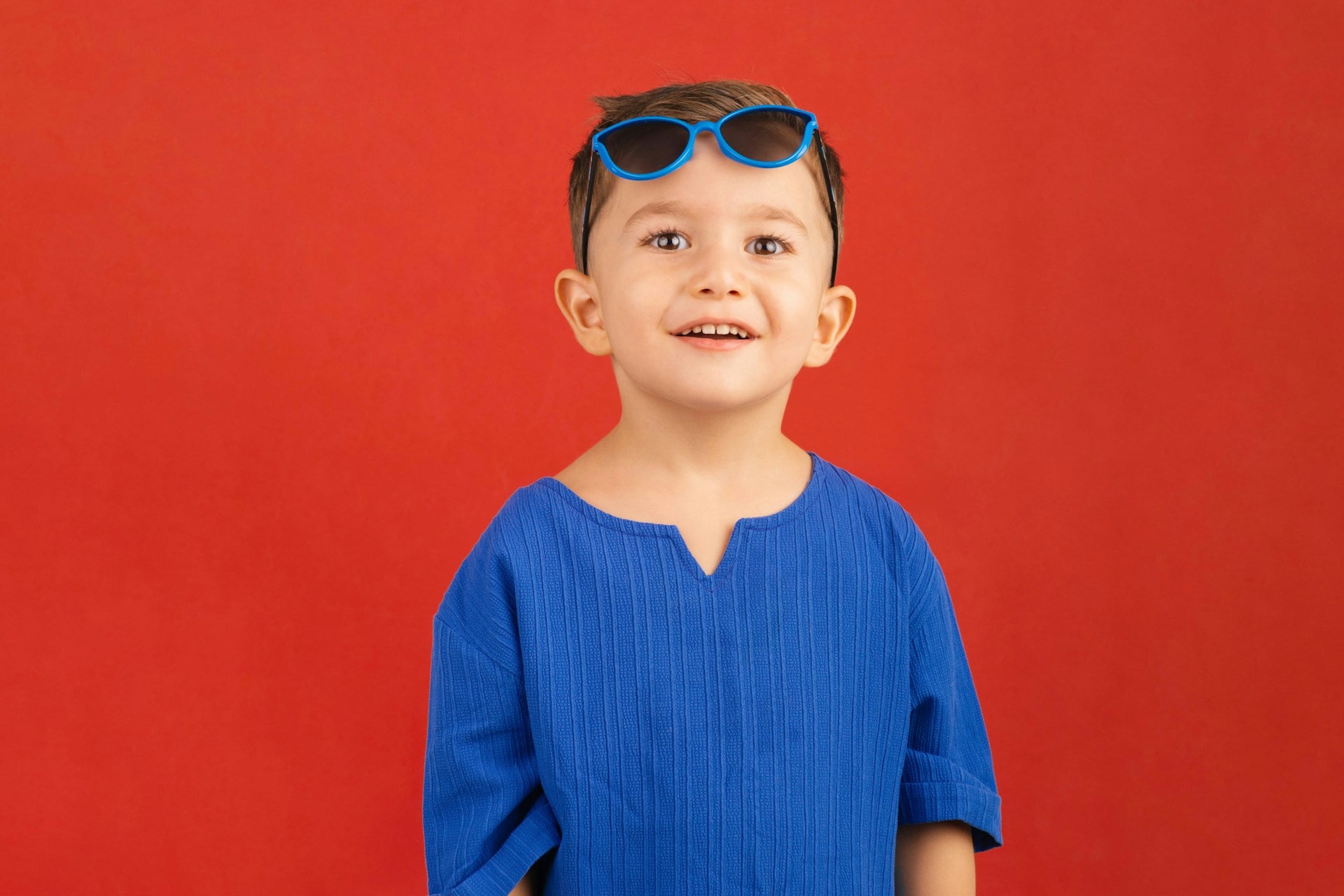 Use these 10 easy tips to choose kid friendly sunglasses Use these 10 easy tips to choose kid friendly sunglasses