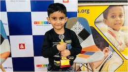 Youngest Chess Player: जिस उम्र में बोलना सीखते हैं बच्चे, उसमें शतरंज की सटीक चालें चल रहा महिम्न