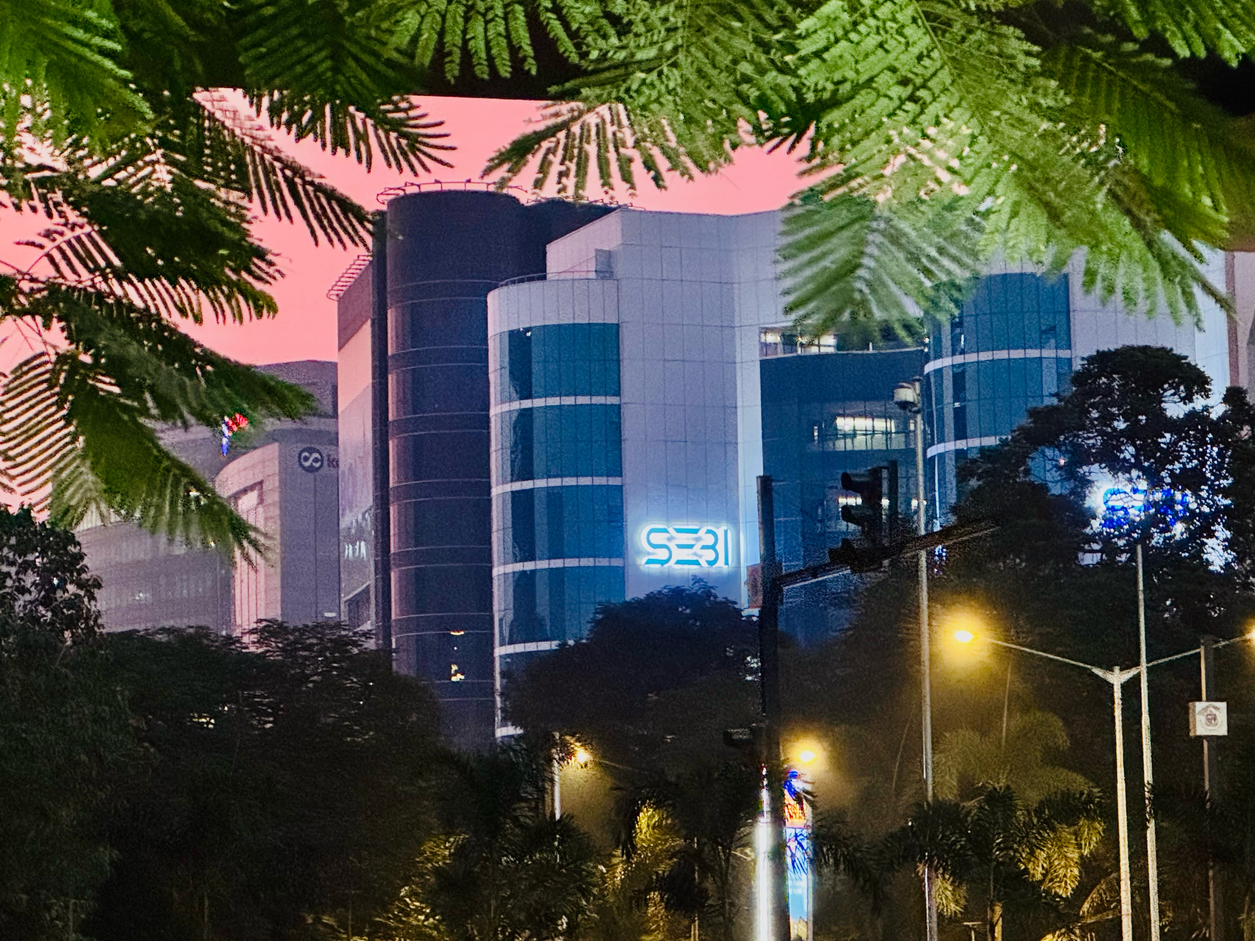 SEBI To Bring Stricter Qualifying Rules For Sub-Brokers, Brokers To Face Default Liabilities &mdash; Exclusive