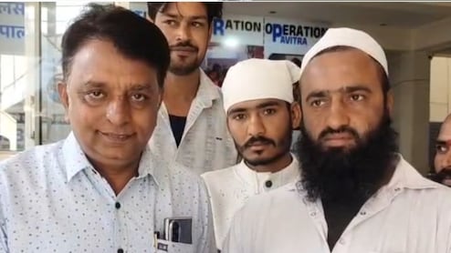 Honesty: ईमानदारी की मिसाल बने मोहम्मद यूनुस, बैंक खाते में आए ₹4.43 लाख तुरंत लौटाए