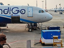 DGCA के नियम तो सबके लिए एक बराबर... तो फिर सबसे ज्यादा फ्लाइट ऑपरेट करने वाली Indigo ही क्यों चरमराई?