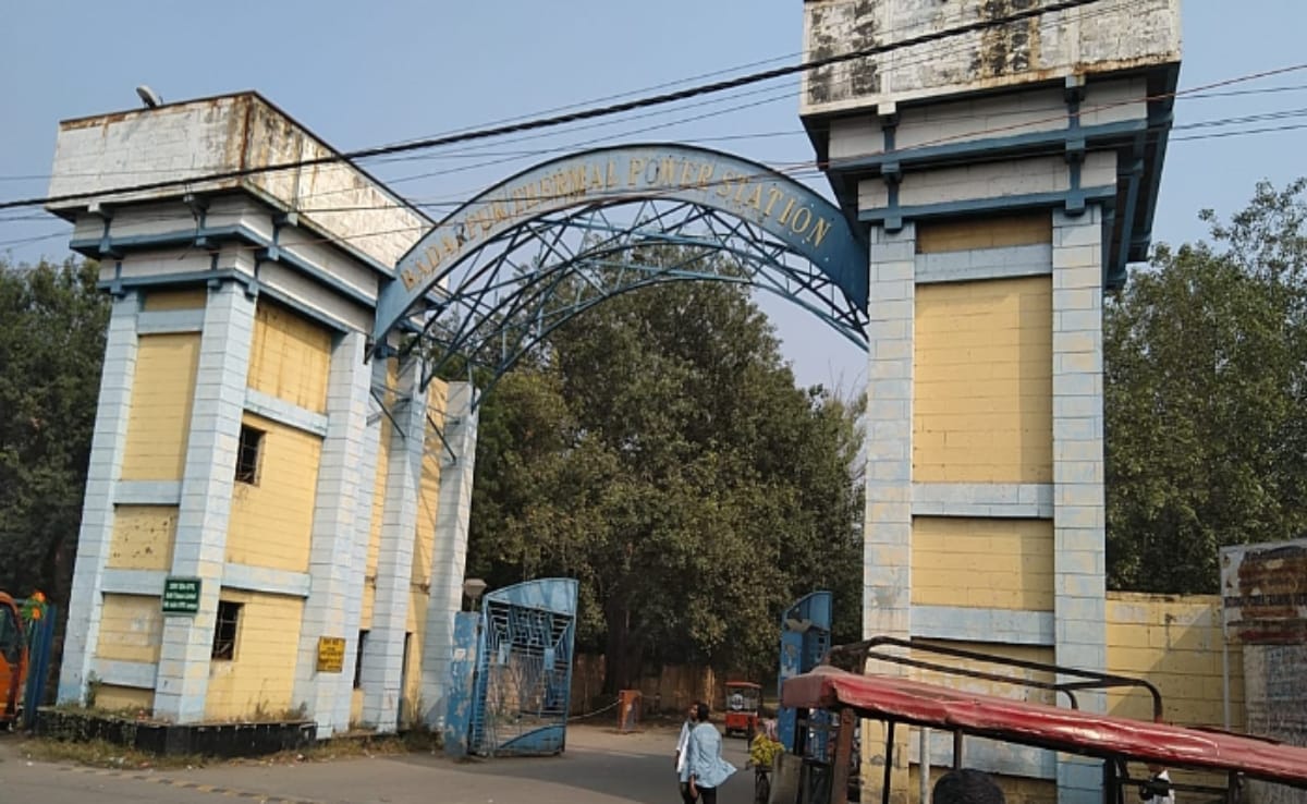 बढ़ते वायु प्रदूषण की वजह से ही सुप्रीम कोर्ट ने बदरपुर के थर्मल पॉवर प्लांट को बंद करने का निर्देश दिया था. बढ़ते वायु प्रदूषण की वजह से ही सुप्रीम कोर्ट ने बदरपुर के थर्मल पॉवर प्लांट को बंद करने का निर्देश दिया था.