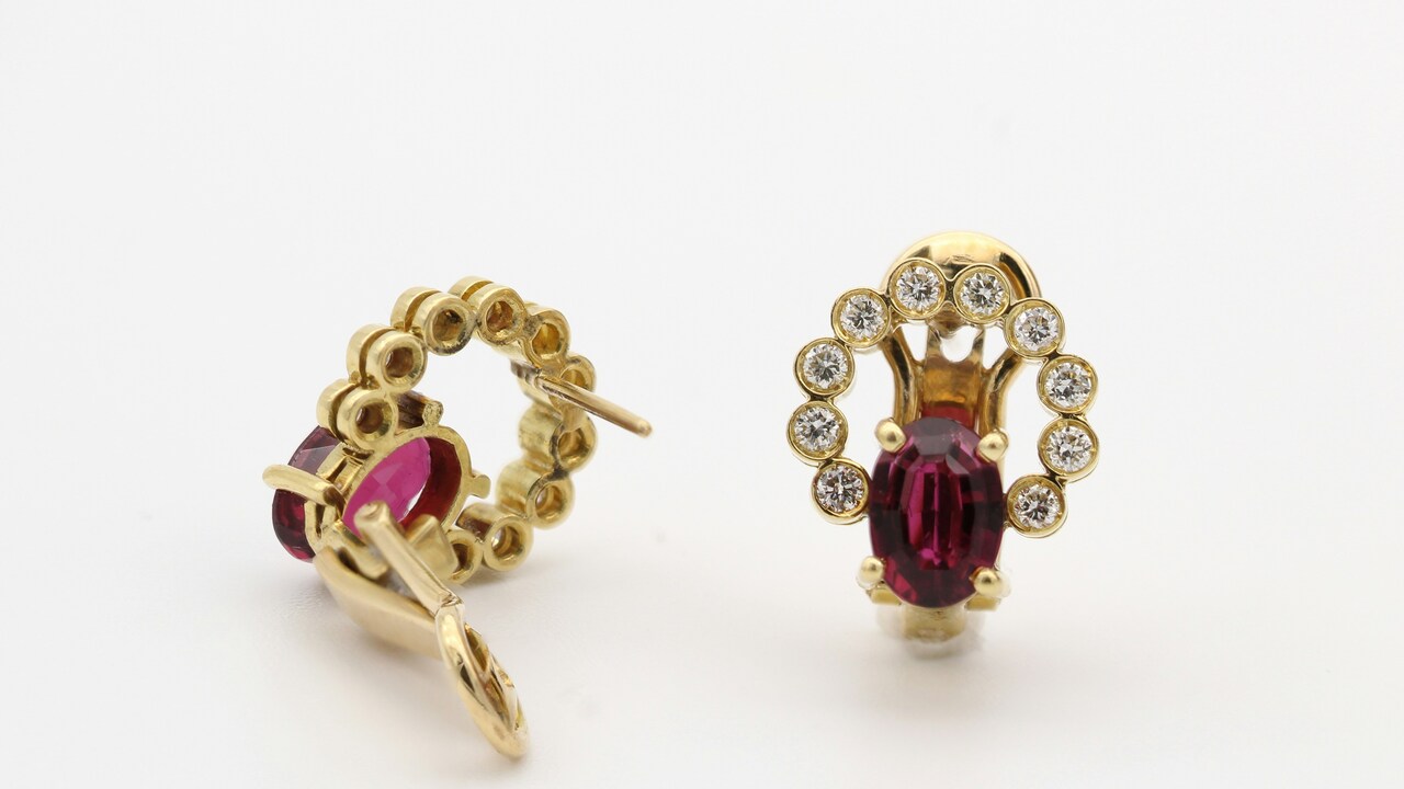 Know How To Spot Lightweight-Looking Earrings With Heavy Designs Well Before Buying.