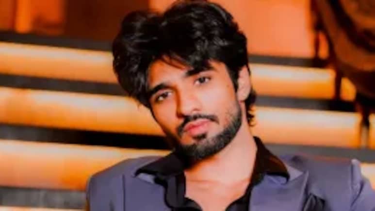 <i>Kumkum Bhagya</i> Actor Zeeshan Khan Has Narrow Escape After Major Car Collision In Mumbai