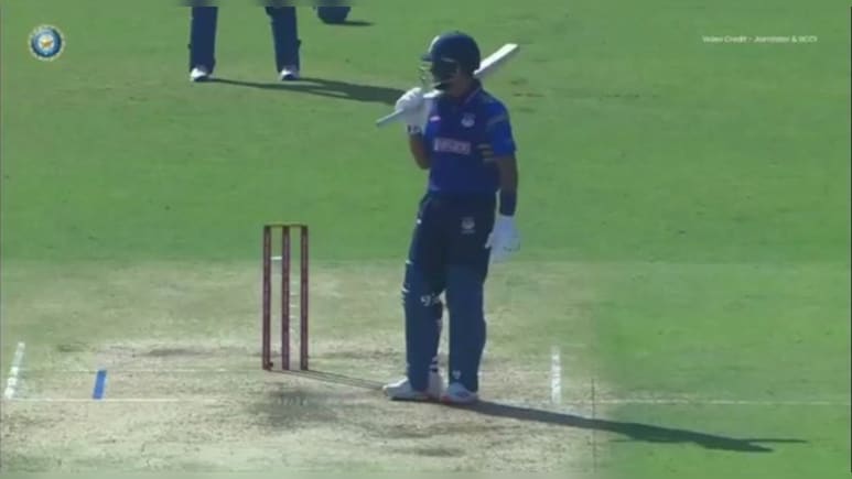 Vijay Hazare Trophy: '15 चौके, 8 छक्के,'  ध्रुव जुरेल ने मचाया कोहराम, गेंदबाजों की जमकर धुनाई,  ठोक डाले 160 रन