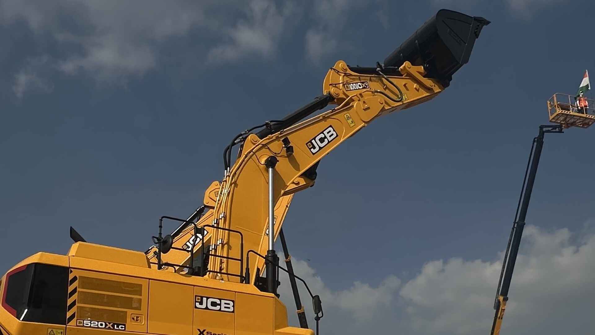 Excon 2025: JCB India Rolls Out Giant 52-Tonne Excavator, Hydrogen Genset